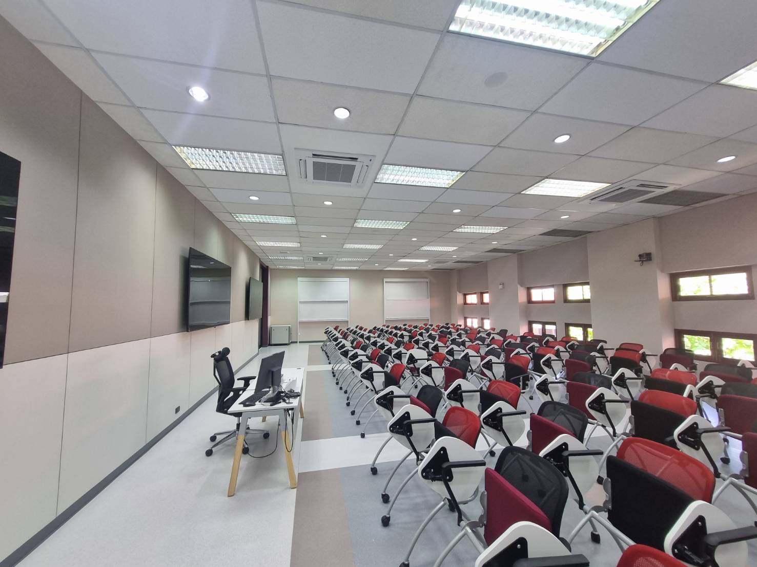 การปรับปรุงห้องเรียน